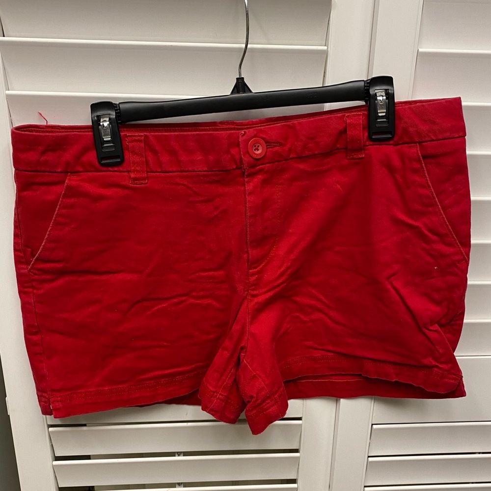 red shorts